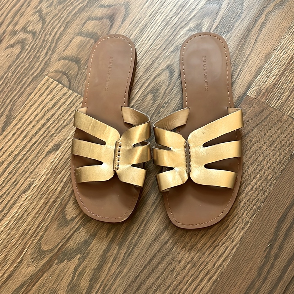 Banana Republic sandals. Gold. Size 7.5